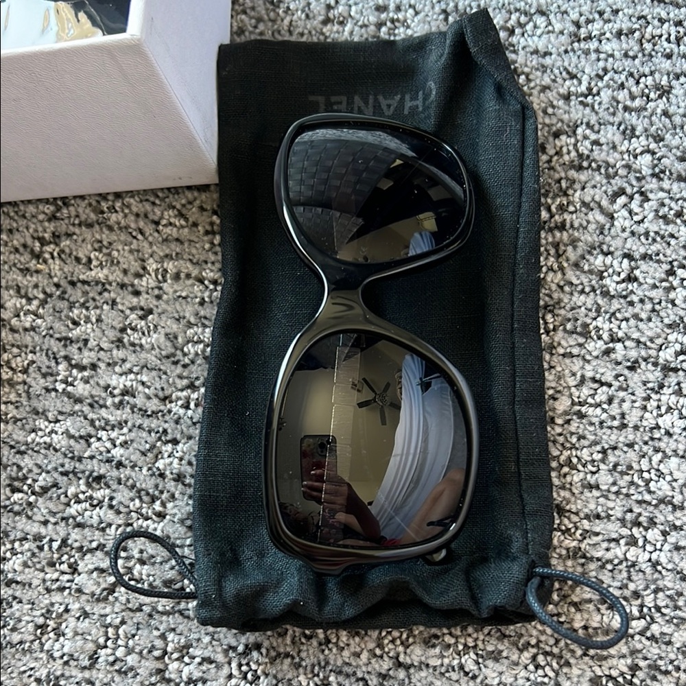 Chanel Black Sunglasses with Gold Accents - Picture 3 of 9